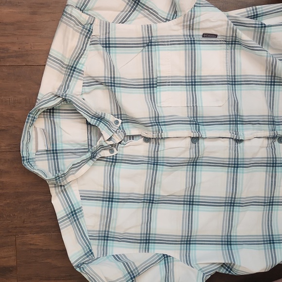 Large Columbia Button-up - Picture 2 of 4